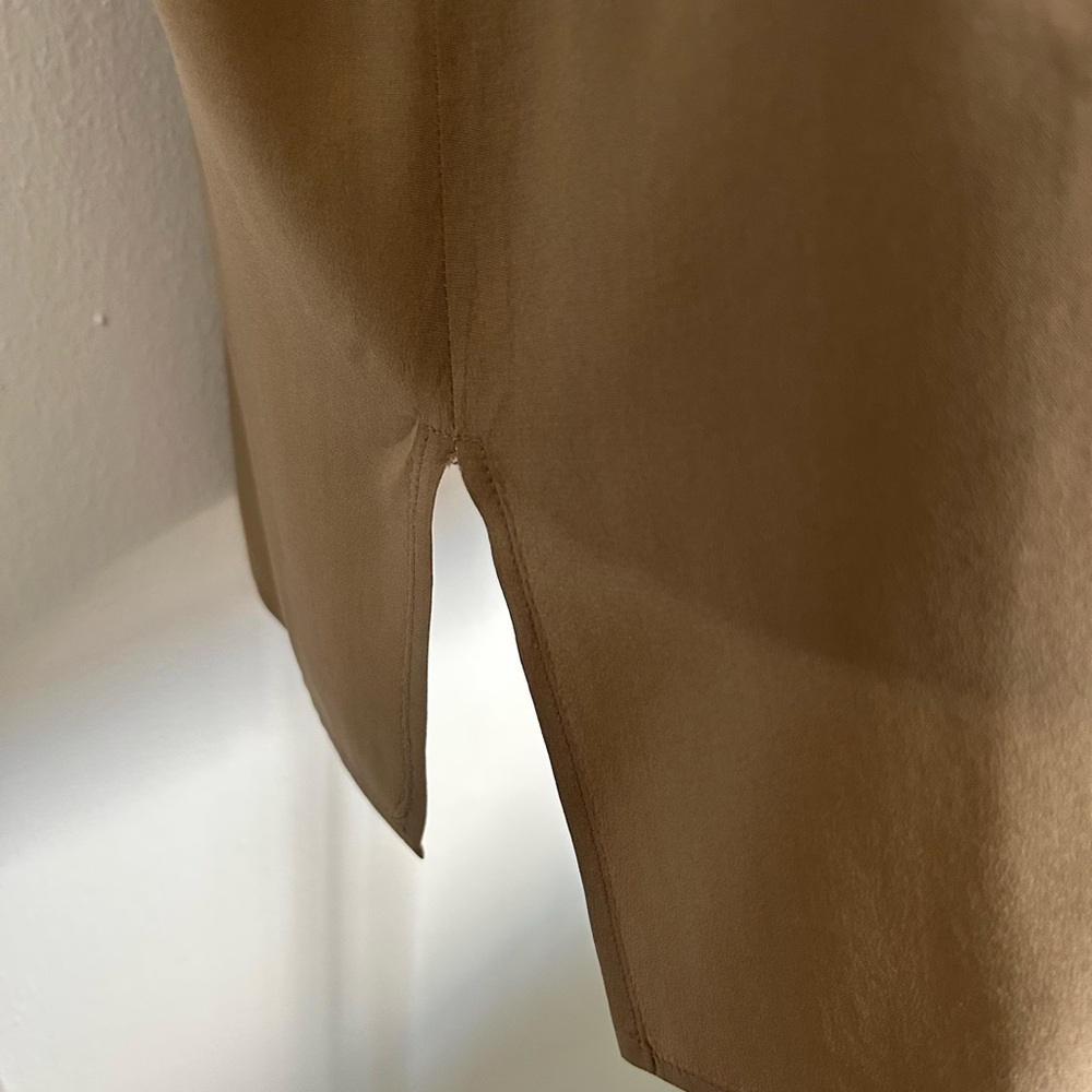 Anne Klein II, 100% Silk, Short Sleeve Blouse, Tan Color, Size 12 - Picture 4 of 6